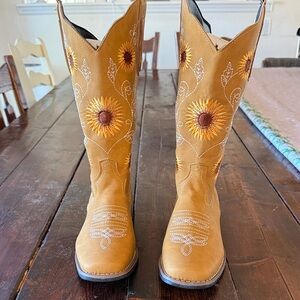 Sunflower Embroidered Tan Cowboy Boots
